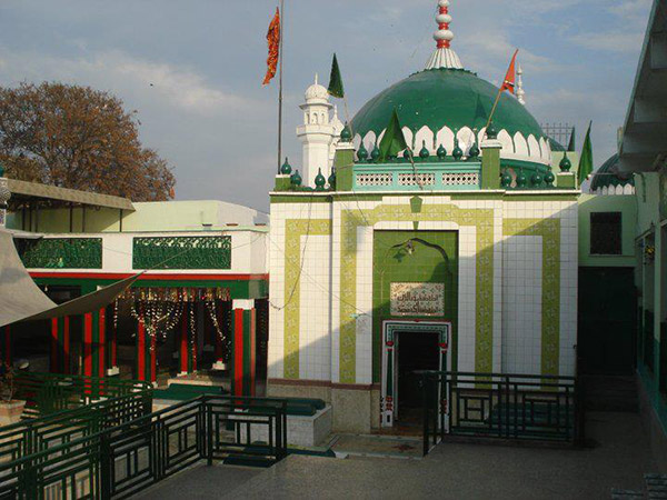 Imam Ali-ul-Haq Tomb | Sialkot |